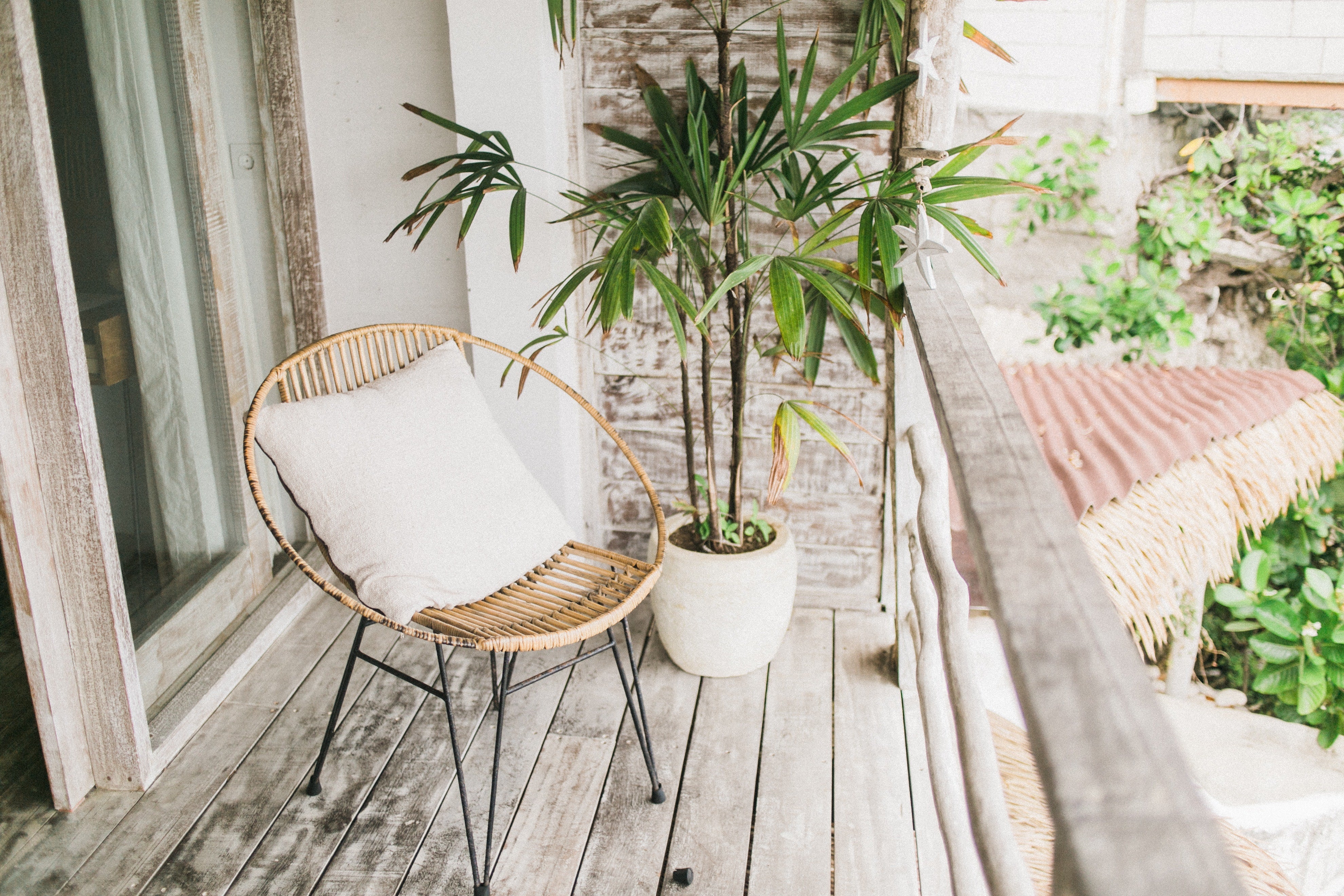 Décorer sa terrasse style bohème avec des plantes