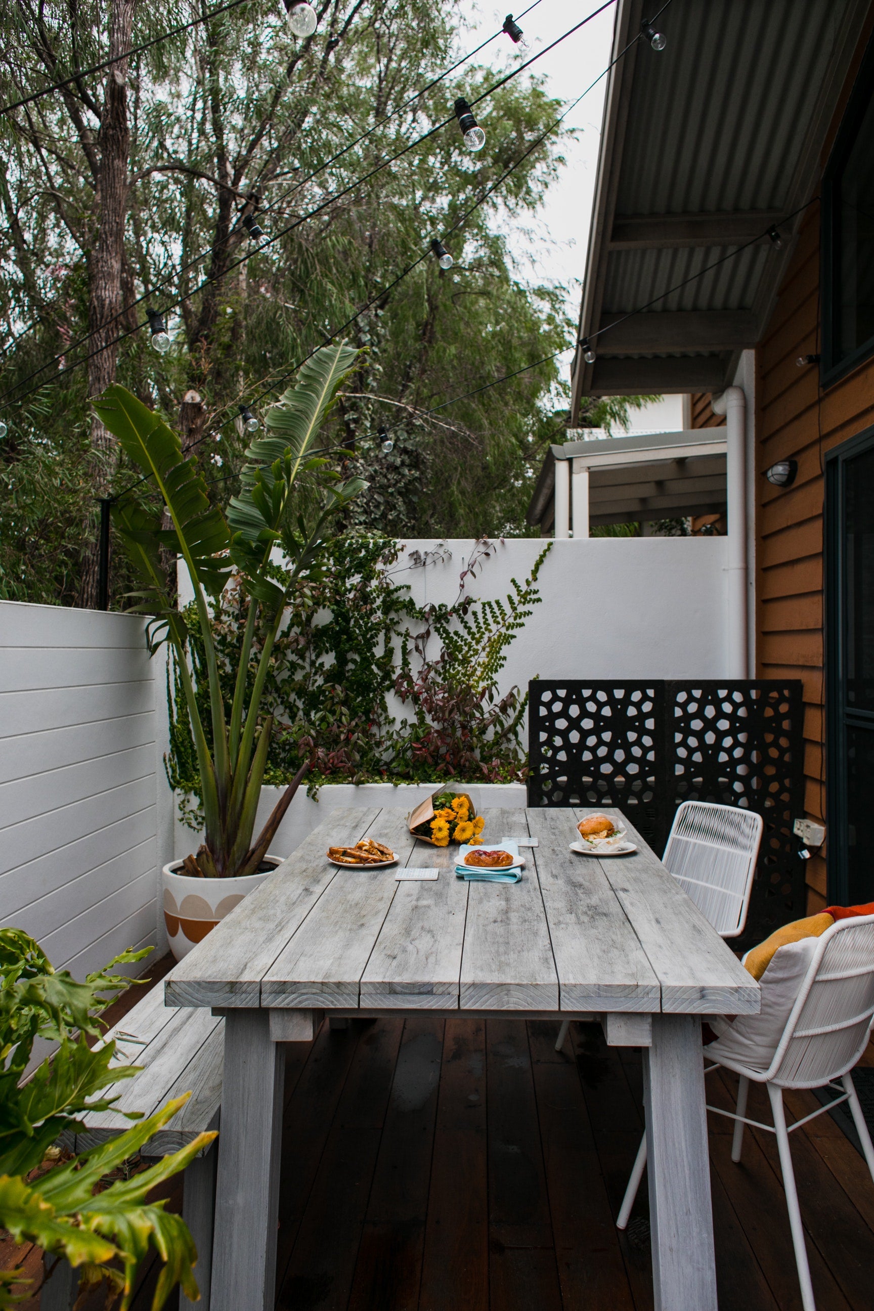 Décorer sa terrasse avec des plantes - le guide